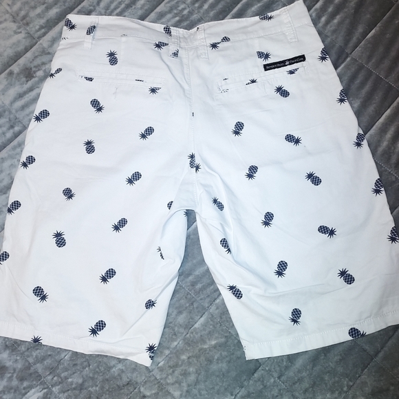 Shorts - Picture 2 of 9